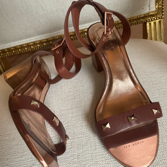 TED BAKER 39 Biah Brown 100% Leather Wood Block Heel Ankle Sandle With Bow Studs - Picture 14 of 14